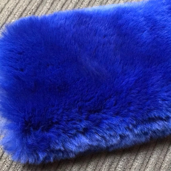 SOLD IPhone 6s Plus Fur case - Picture 6 of 6
